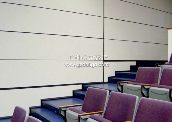 大學教室垂直升降電動活動隔斷門項目